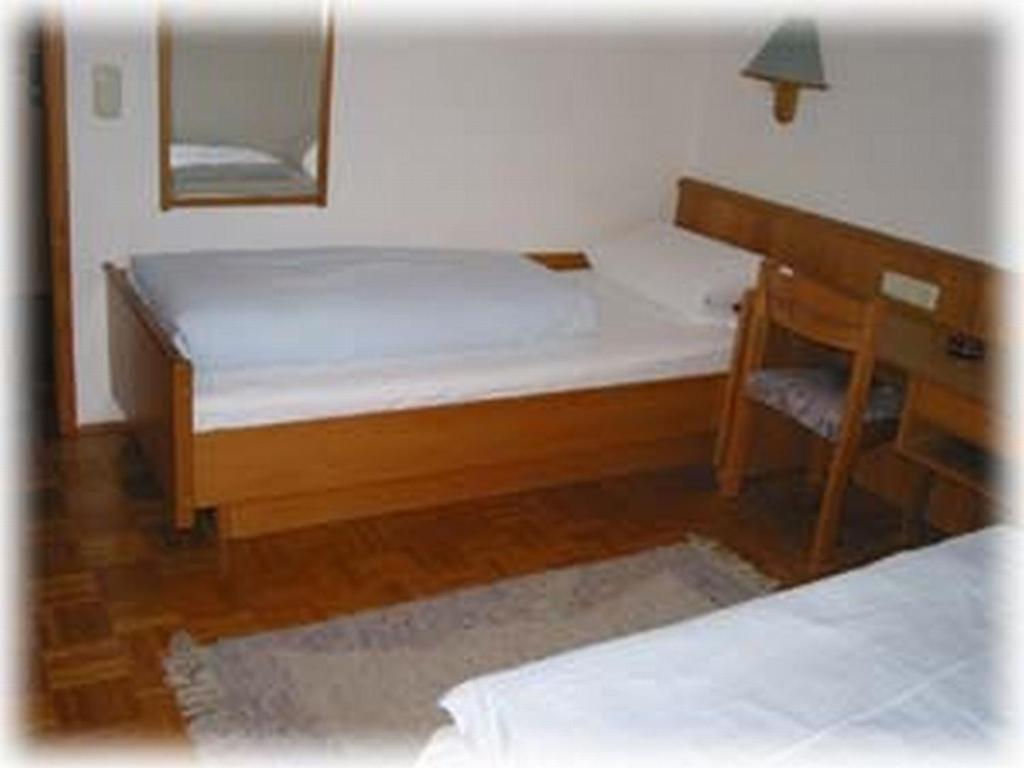 Hotel-Restaurant Kreuzhuber Neuburg am Inn Room photo